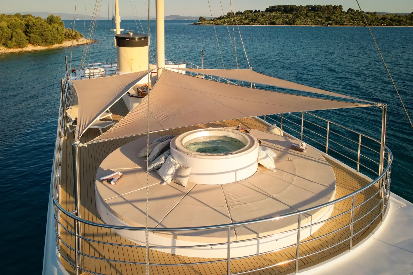 Bellezza sailing in Split