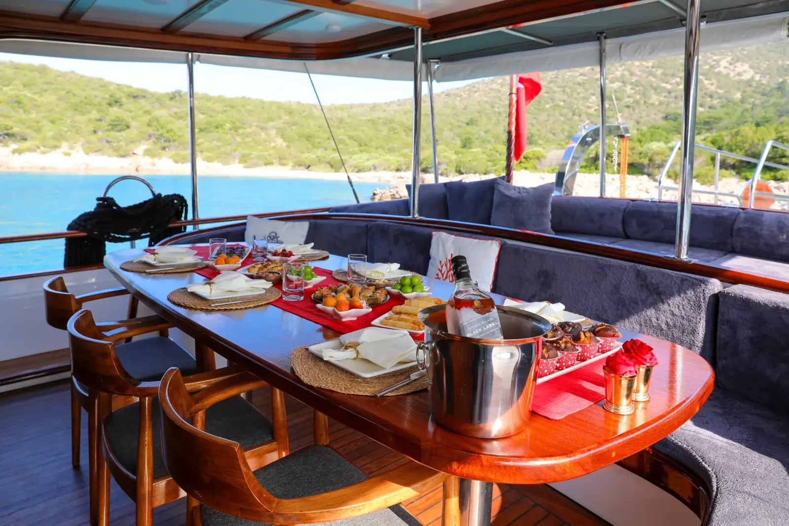 Su Perisi C Gulet interior cabin view