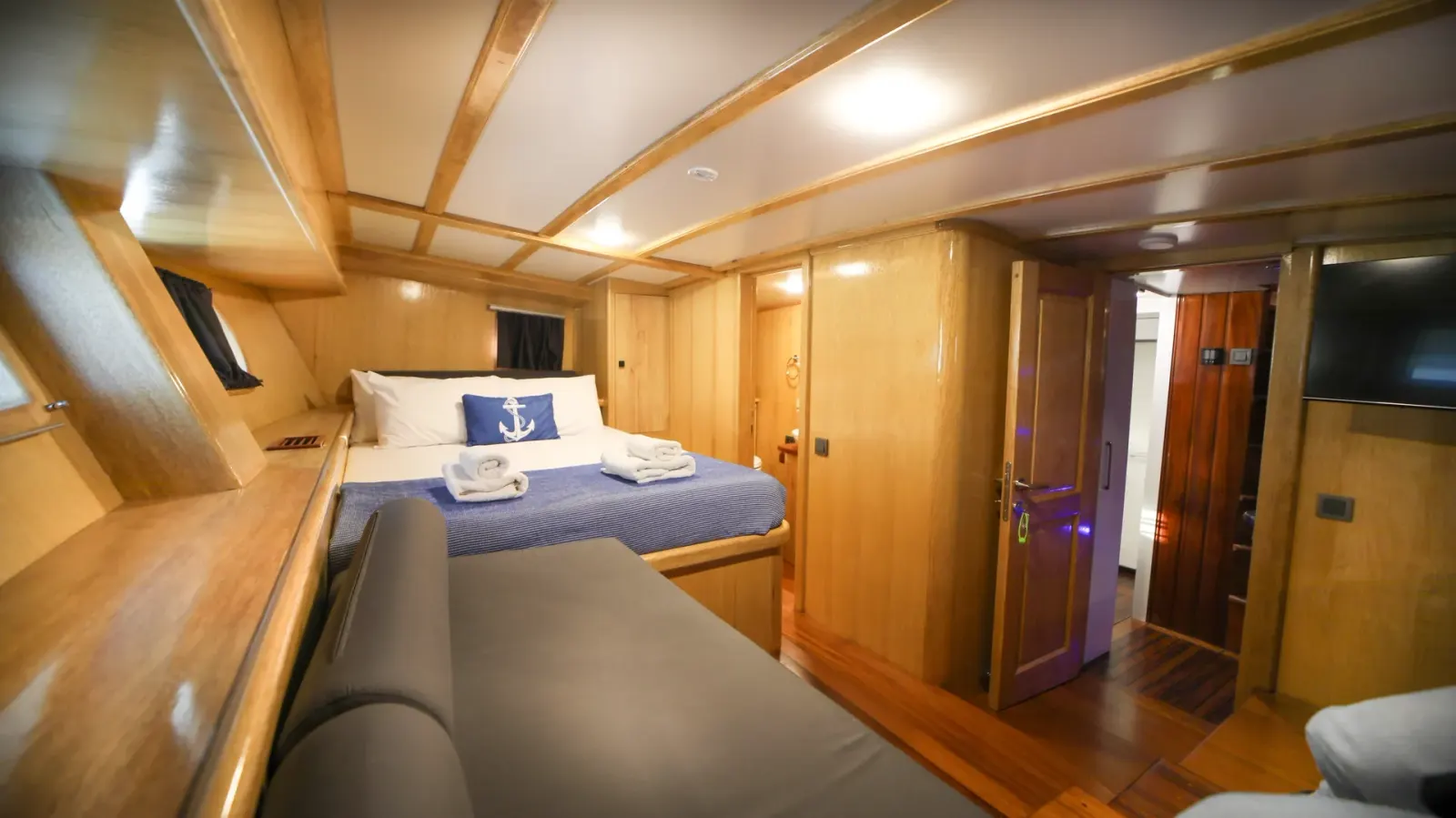 Su Perisi C sailing in Bodrum