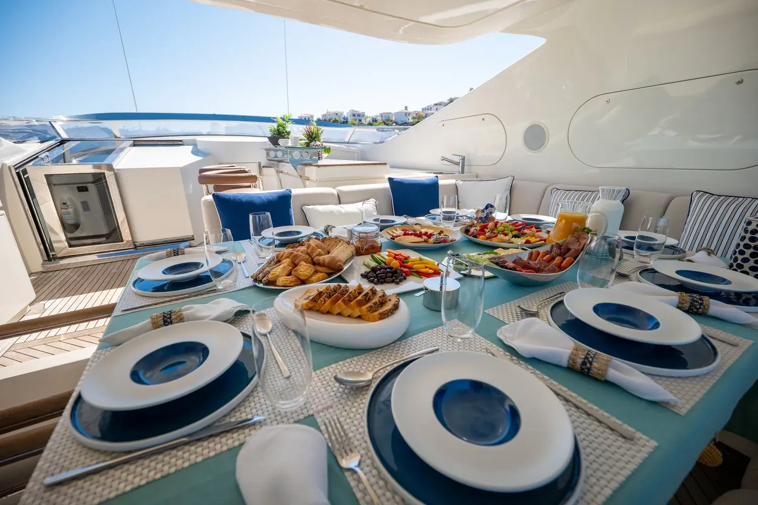 Liberdade sailing in Athen