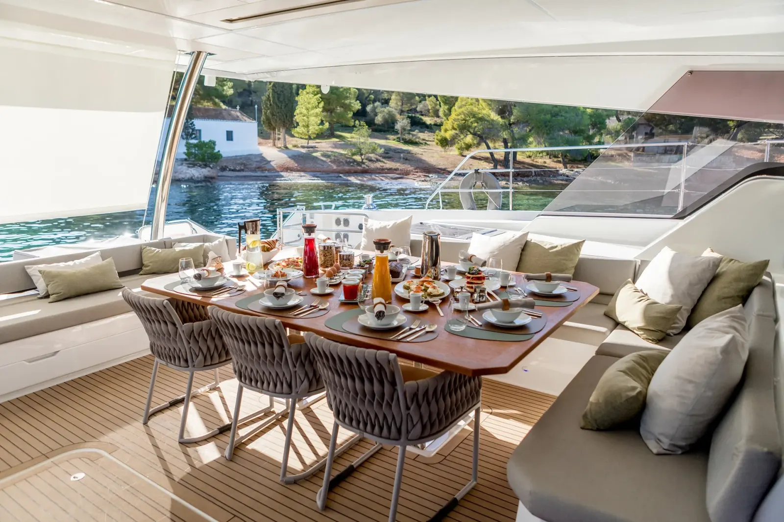 D2 sailing in Atina