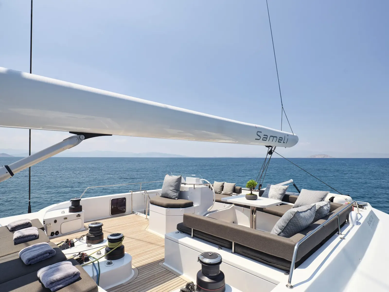 Sameli sailing in Atina