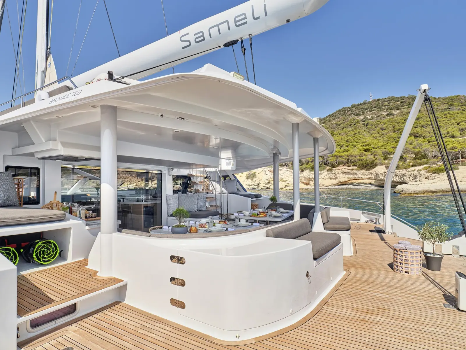 Sameli sailing in Atina