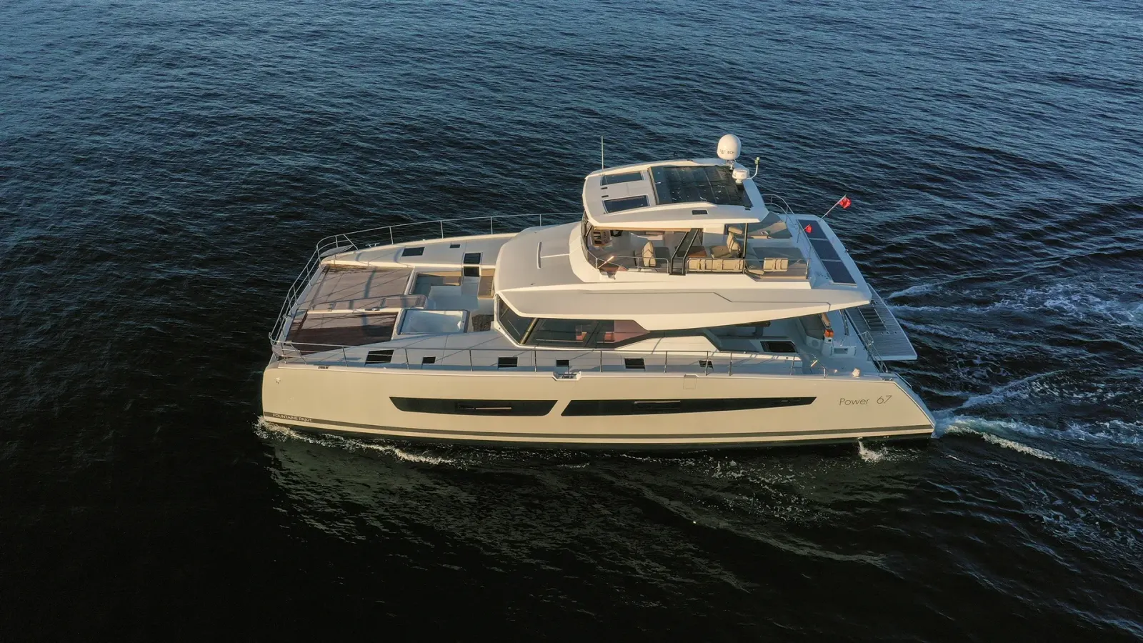 Ariva Catamarano a motore interior cabin view