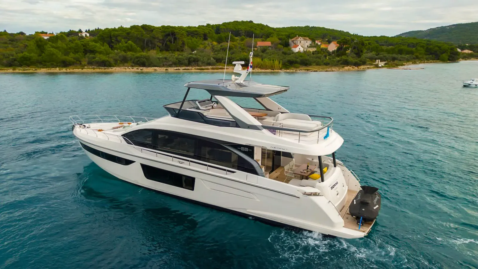 Donna Motoryacht interior cabin view