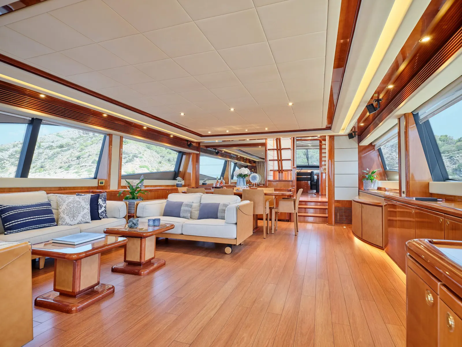 Estia Yi sailing in Athen