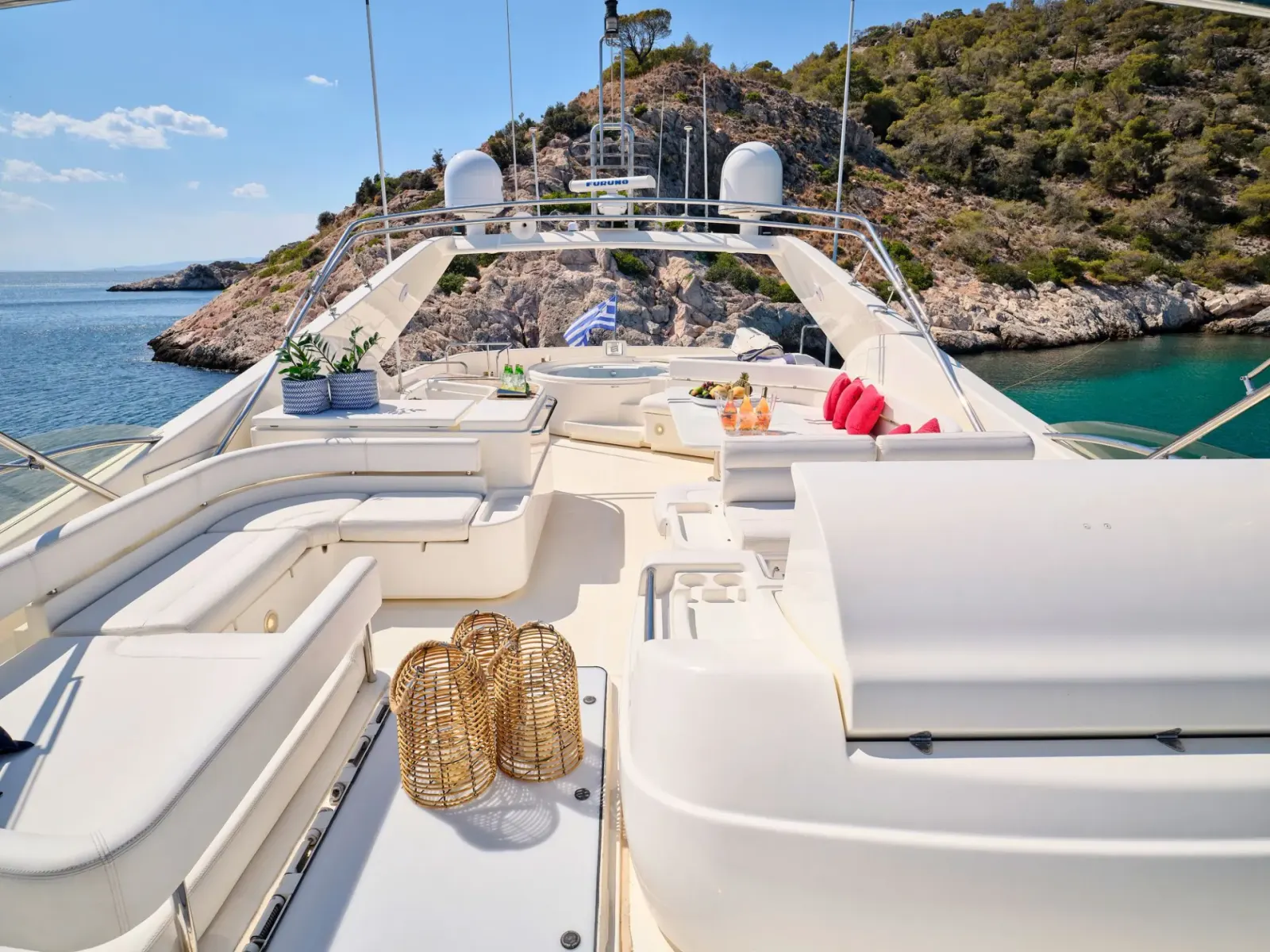 Estia Yi sailing in Athen