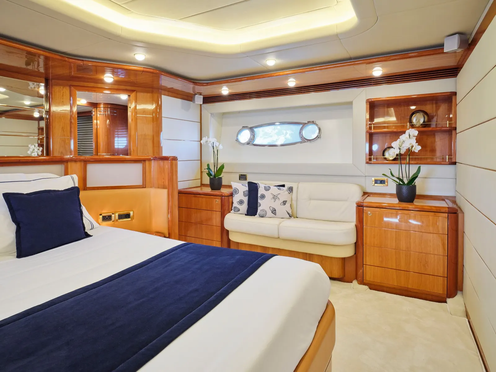 Estia Yi sailing in Athen