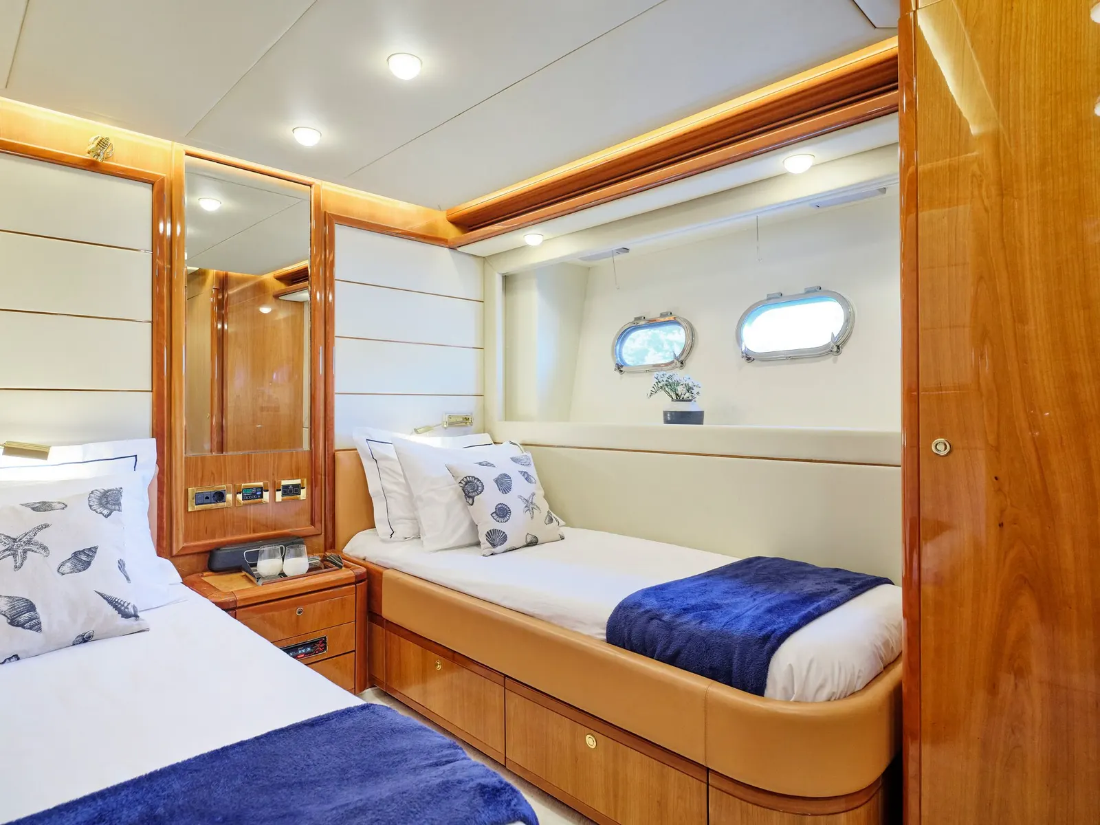 Estia Yi sailing in Athen