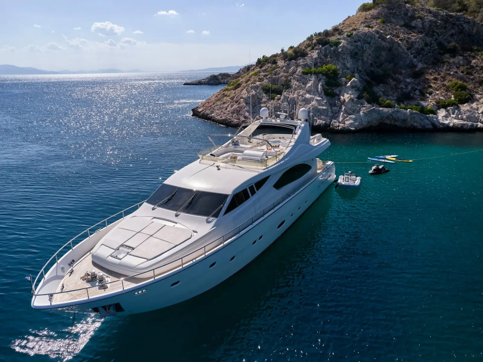 Estia Yi Motoryacht interior cabin view