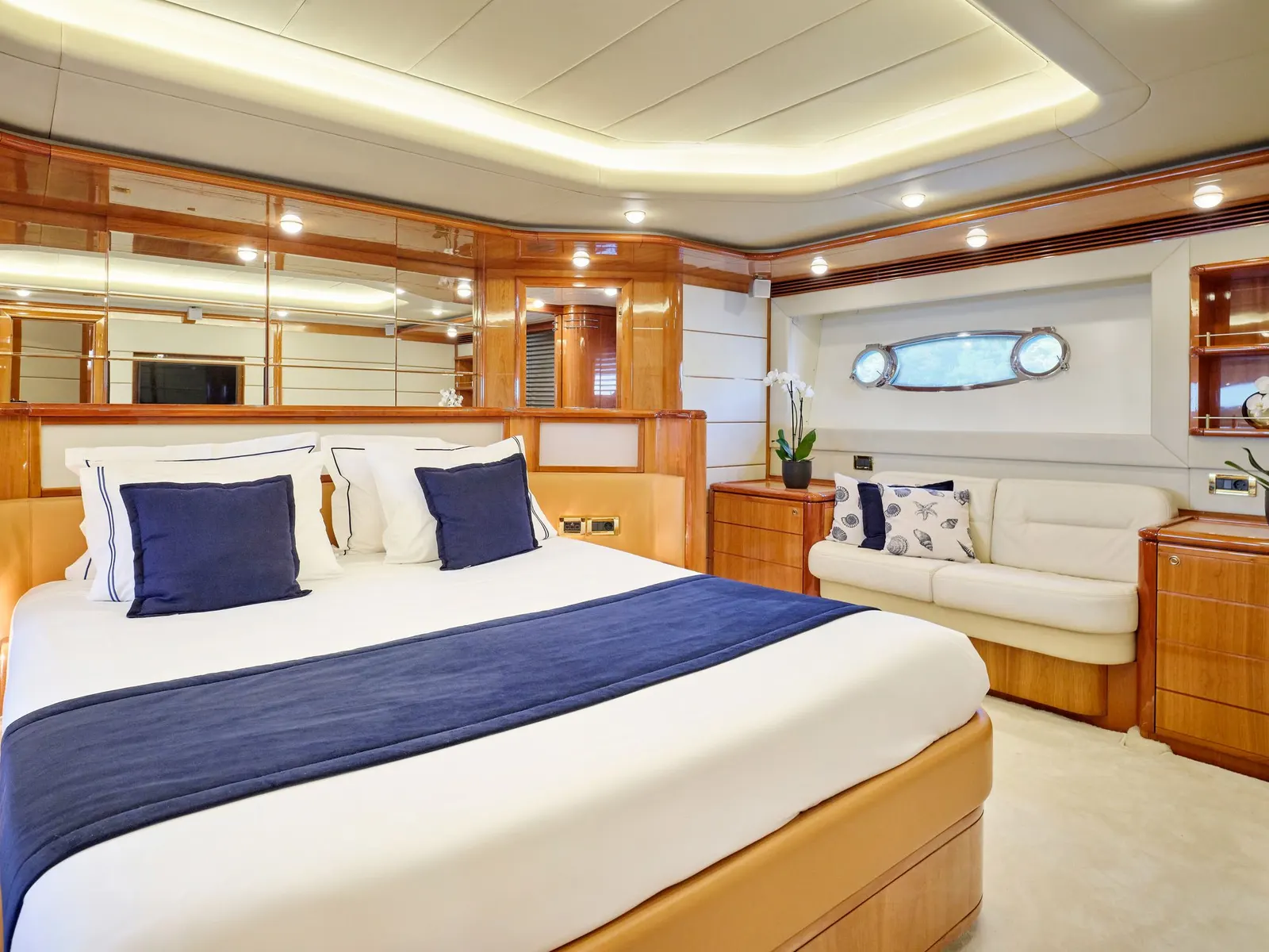 Estia Yi sailing in Athen