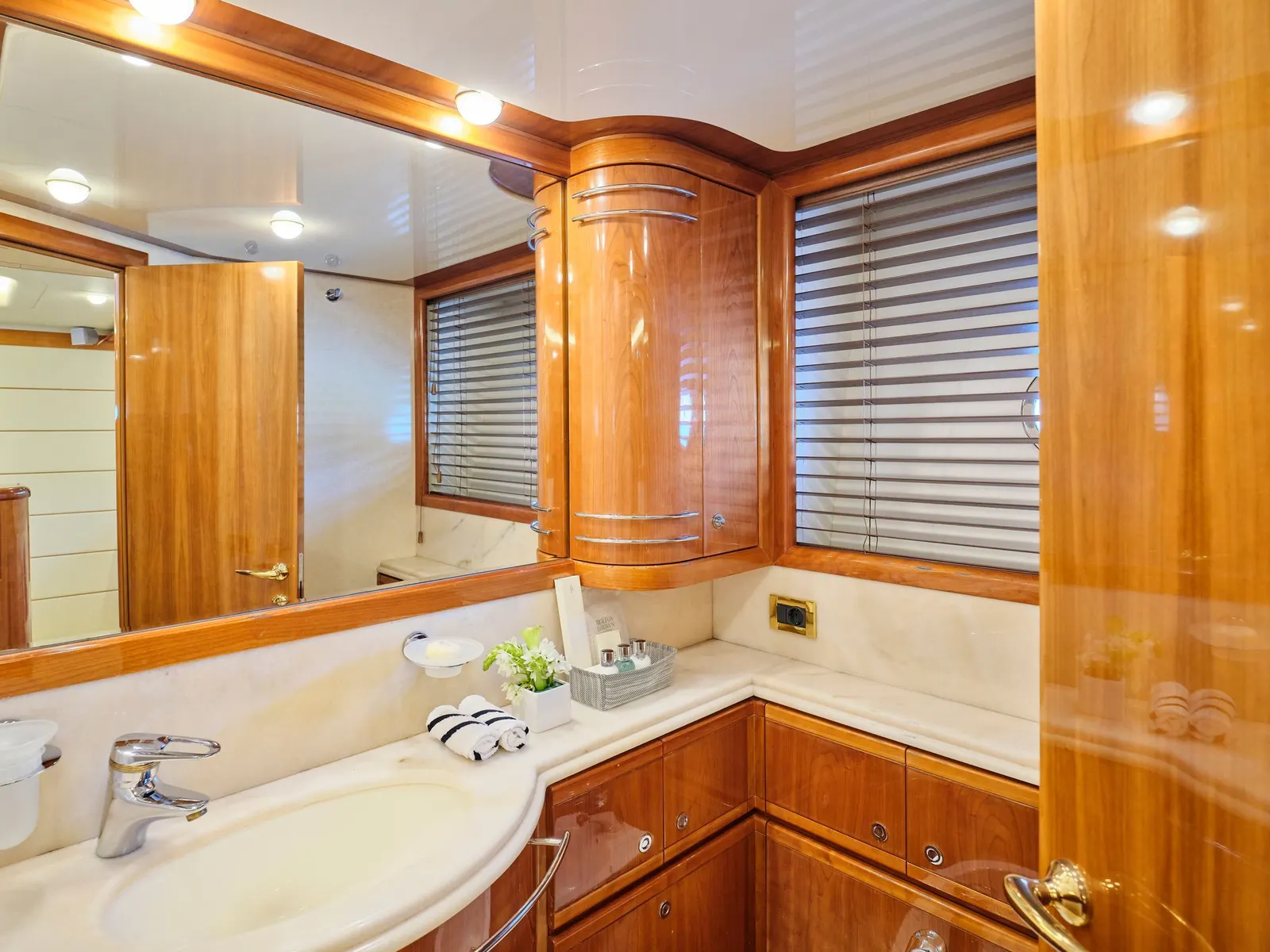 Estia Yi sailing in Athen
