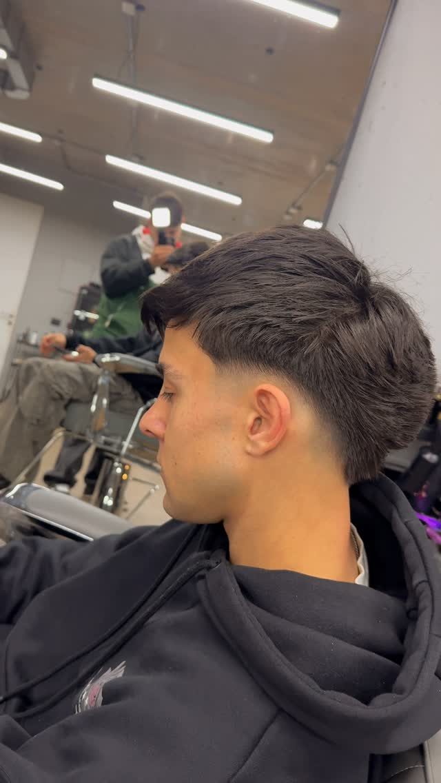 Trabajo de barbería en AURA SALÓN & MALE GROOMING · Viña del Mar (Foto 8)