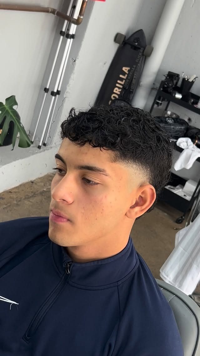 Trabajo de barbería en AURA SALÓN & MALE GROOMING · Viña del Mar (Foto 9)