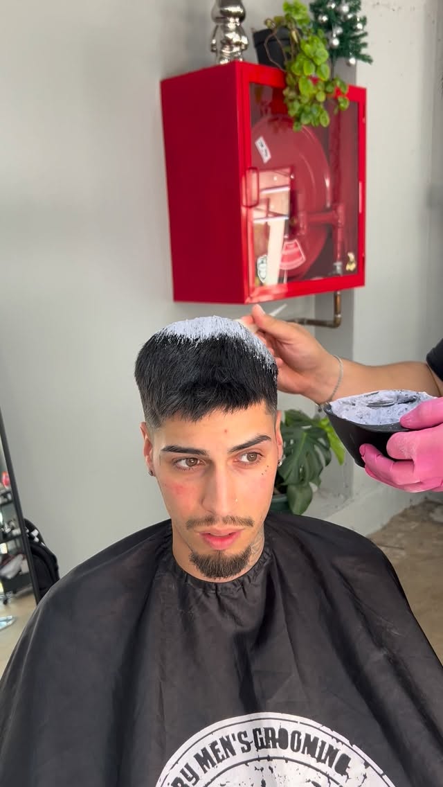 Aura Session ⚜️ De la mano de los mejores productos del mundo 🌎 @slickgorilla_latam 
#ElevaTuAura en AURA SALÓN & MALE GROOMING, Viña del Mar