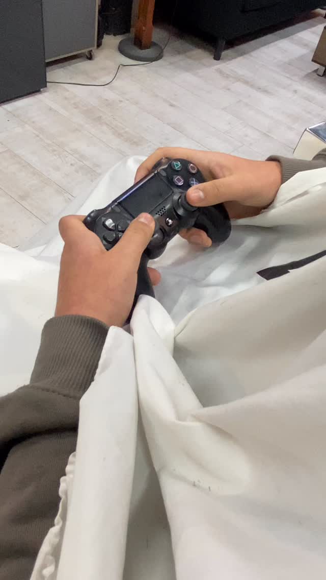 Un ratito de #fortnite en @barberia_ferraza 🎮🎯 en Barbería Ferraza, Viña del Mar