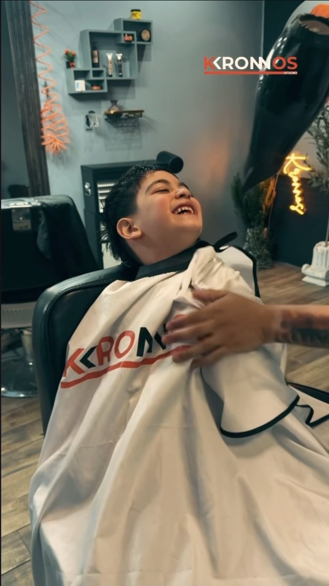 💙 En Kronnos Studio sabemos que el primer paso es hacer que cada niño se sienta cómodo y seguro💙

Nos preocupamos de que cada corte sea una experiencia entretenida, con paciencia, dedicación y un ambiente de confianza para que los pequeños se vayan felices😄

Porque un buen corte comienza con una sonrisa. ¡Los esperamos para vivir la experiencia Kronnos Studio! 👦✨

📲 Agenda su hora y regálale un corte con la atención que se merece.

#BarberiaChile #CorteInfantil #KronnosStudio #HombresConEstilo #BarberosChile en Kronnos Studio Limache, Limache