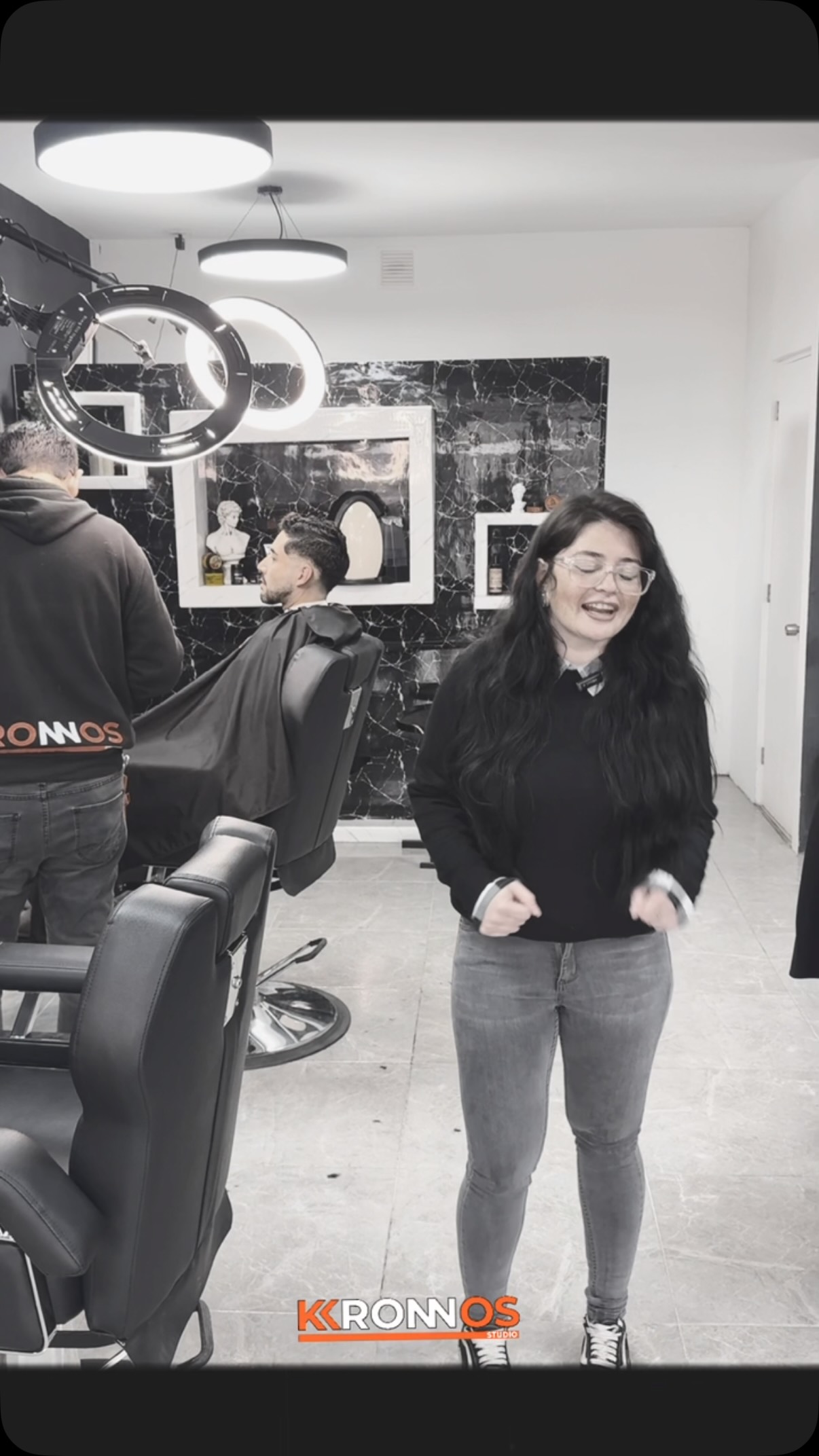 ¿Y si quieres verte impecable? Ven a Kronnos Studio y dale un upgrade a tu imagen😎✂️

🚨 Promoción Especial 🚨
De lunes a jueves disfruta tu corte de cabello por solo $10.990 , con efectivo o transferencia

📲 Agenda tu hora y aprovecha de nuestra promoción 

#KronnosStudio #Barberia #CorteDeCabello #BarberosChile #EstiloMasculino en Kronnos Studio Peñablanca, Villa Alemana