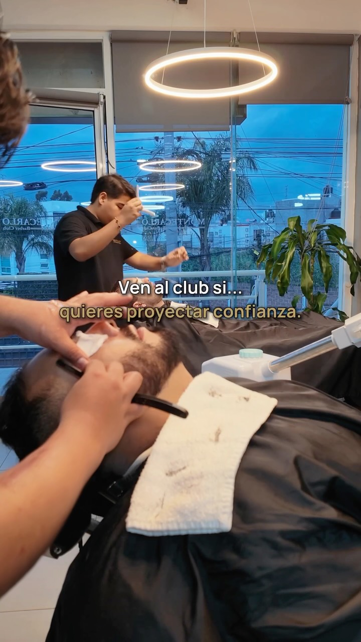 Hay quienes buscan una barbería… y quienes buscan un lugar donde pertenecer. 🔱

Si te reconociste en este video, ya sabes de qué lado estás, hermano.

Aquí no reservas una cita. Te unes al Club. 👑
Tu lugar te espera en el link de la bio.

#MontecarloBarberClub #hermandad #barberlifestyle #crecimientopersonal #barberiapuebla en Montecarlo Barber Club