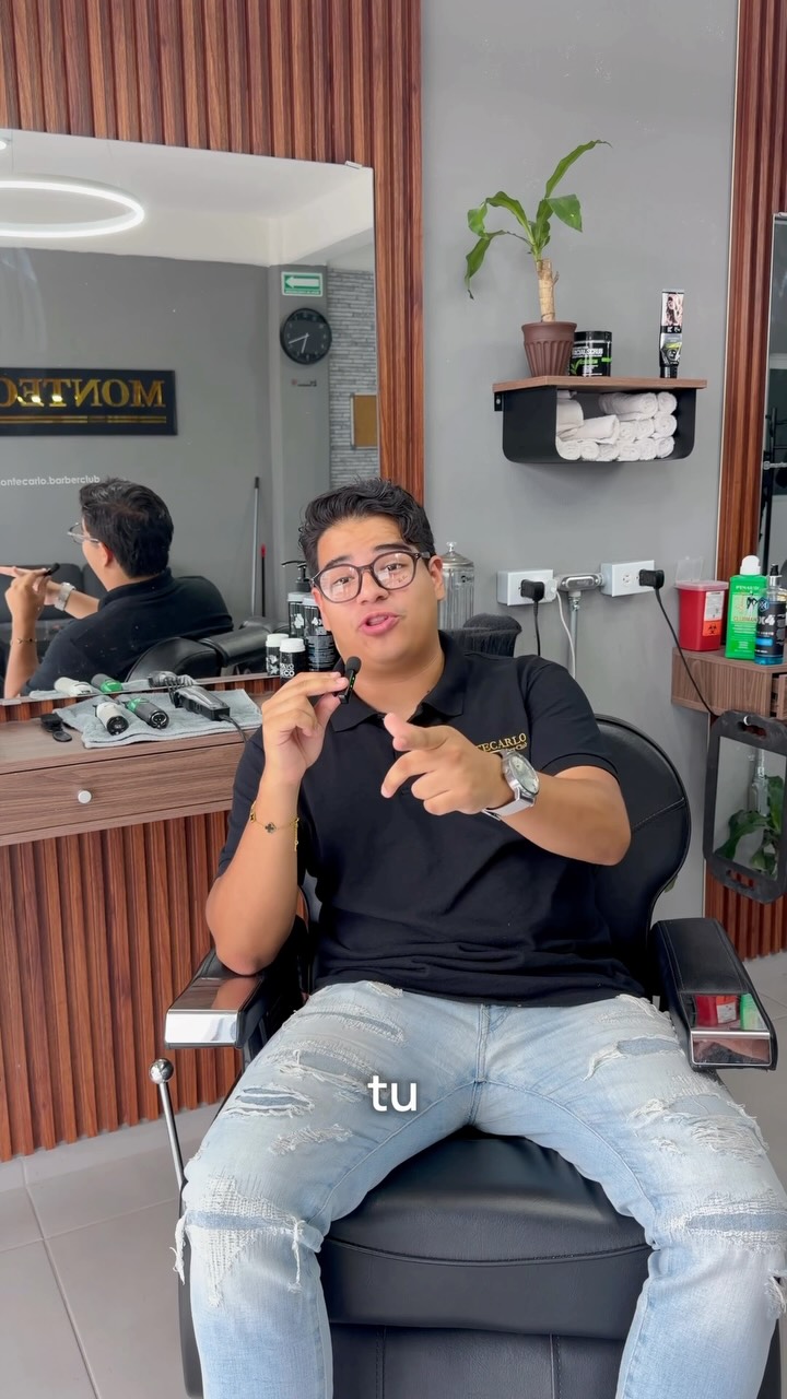 El mejor corte no lo pide quien más sabe… lo pide quien mejor se conoce. 🔱

Tu textura, tu densidad, tu día a día. Cuando eso lo tienes claro, tu barbero hace el resto, hermano.

Guarda esto para tu próxima visita 📌 y llega listo para lucir tu mejor versión. 👑 

#MontecarloBarberClub #barberlifestyle #estilomasculino #tipsdeestilo #barberiapuebla en Montecarlo Barber Club