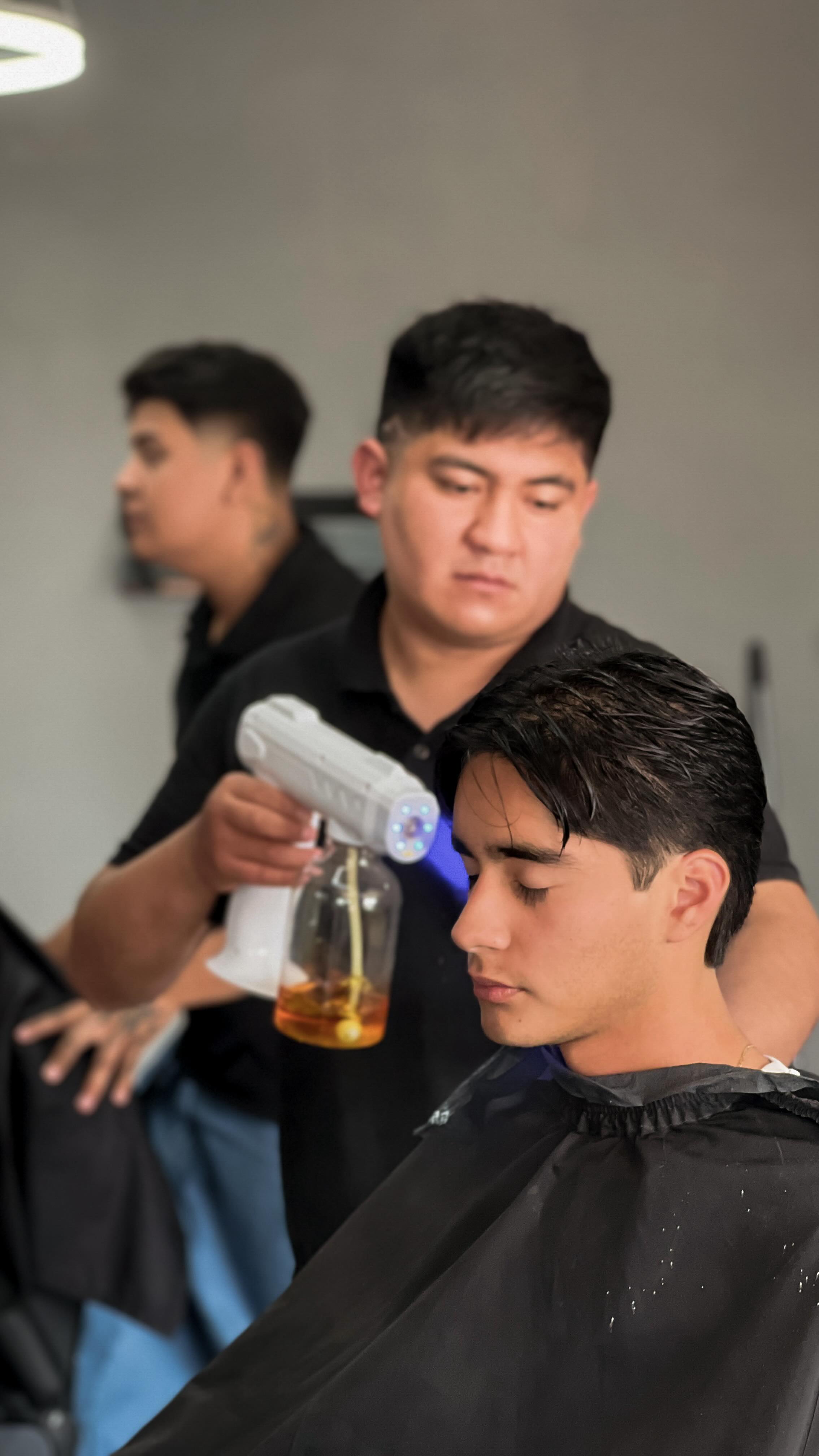 Muchos hemos cometido estos errores… Y por eso en el Club te ayudamos a elegir el mejor corte para ti y tu estilo de vida 🔱

Agenda tu ritual en el link de la biografía 📆

#Montecarlobarberclub #Erroresbarberia #Barberlifestyle #Puebla en Montecarlo Barber Club