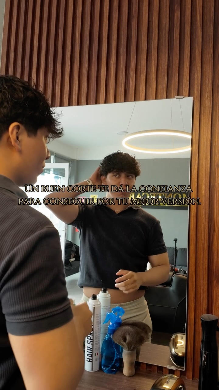 Hay miradas que lo dicen todo.
Un buen corte te da la confianza para ir por tu mejor versión 🔱👀. 

📲 Agenda tu ritual

#MontecarloBarberClub #confianza #estilomasculino #barberiapuebla en Montecarlo Barber Club