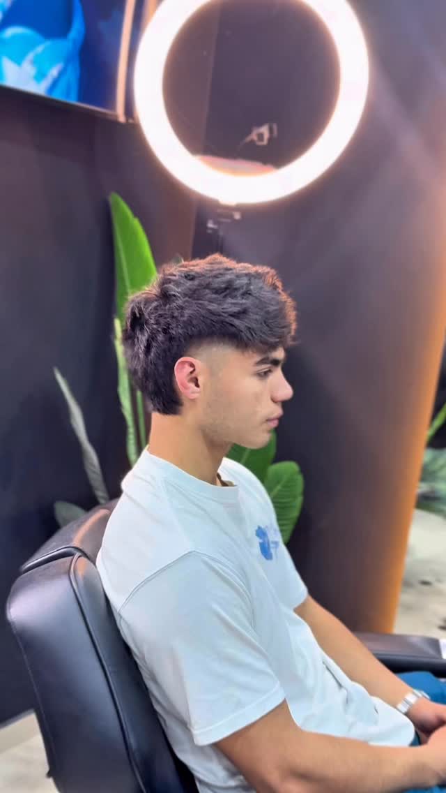 Un mullet bien atrevido ❗️

Y texturas bien exageradas ⚡️ en Oren Barber, Viña del Mar