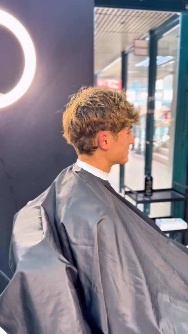Cambios con resultados muy solicitados!

Gracias por el apoyo, por la buena onda y colaboración a todo el equipo, Dios, barberos, clientes; amigos, gente que nos quiere ver bien, todos hacen de oren Barber un tremendo equipo 💪🏽💎 en Oren Barber, Viña del Mar