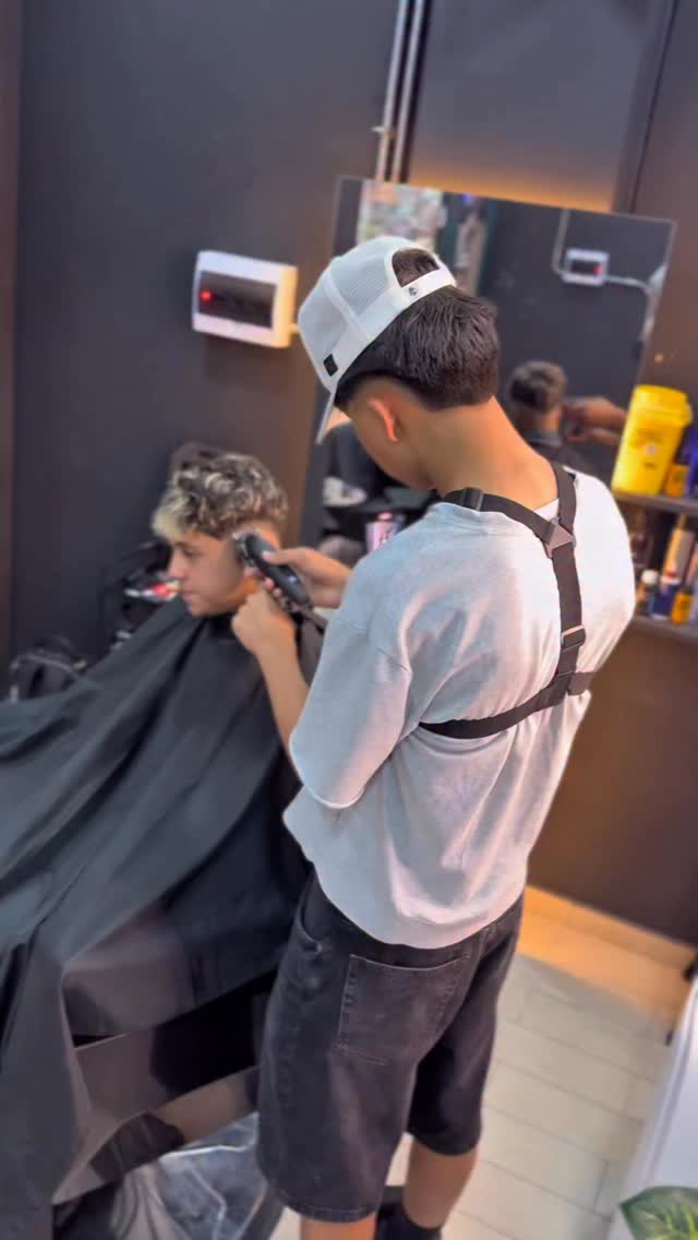 Un servicio limpio, preciso y confiable.

Pronto más sorpresas 🤐 en Oren Barber, Viña del Mar