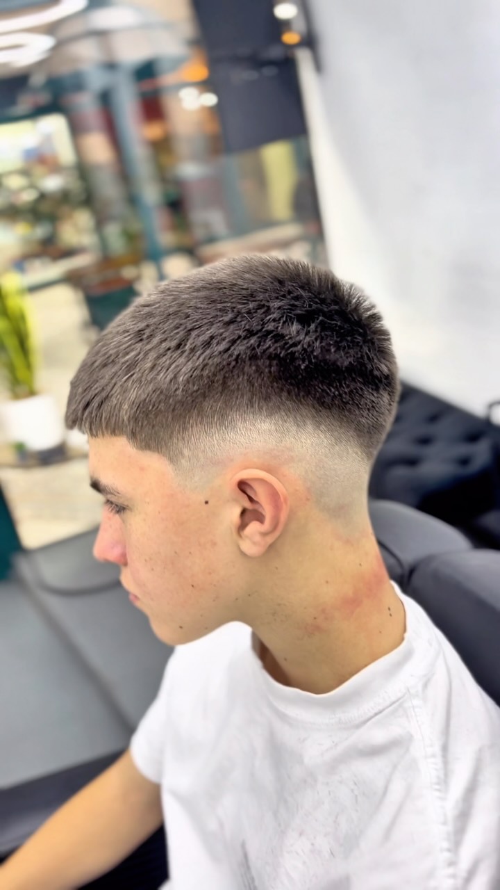 Un cambio radical 🤯

En las ✂️ @vichokkofade_ en Oren Barber, Viña del Mar