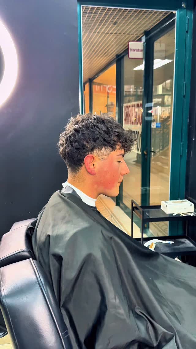 Cambios que nos encantan ❗️

✂️por @vichokkofade_ en Oren Barber, Viña del Mar