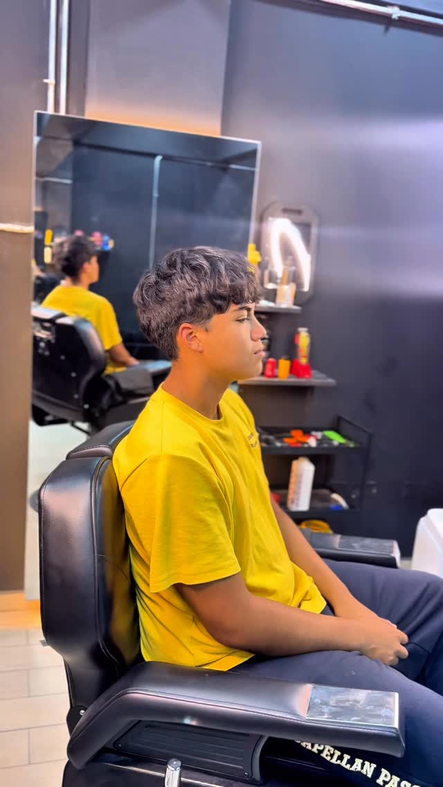 Un Burst-Fade con bastante carácter..

Y un cambio con aún más fuerza 💪🏻

Que los cambios continúen❗️ en Oren Barber, Viña del Mar