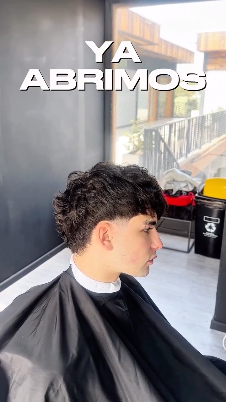 Villa Alemana ABRIÓ 💈

Y está a full!

A solo pasos del metro estación Las Américas, en el stripcenter Vía Toledo

📍 Las Américas 2487, Local 24 (2do piso) en Oren Barber, Viña del Mar