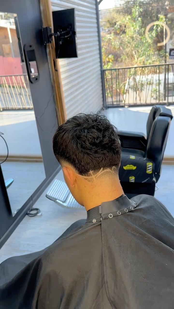 El resultado habla por sí solo 😮‍💨

Gracias a quienes confían‼️

Villa Alemana rompiendo, @guticutz_ haciendo magia 🪄 🎩 en Oren Barber, Viña del Mar