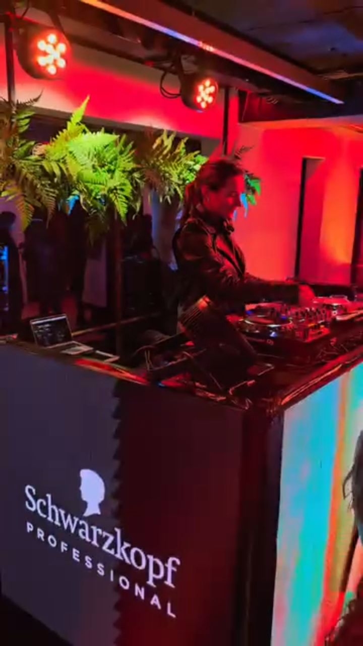 Ayer estuvimos presente en la Inauguración de la nueva academia @schwarzkopfpro.chile , donde seguiremos en constante capacitación de la mano de esta maravillosa marca. Gracias por siempre considerarnos ✨️ en Salón Amanda, Pudahuel