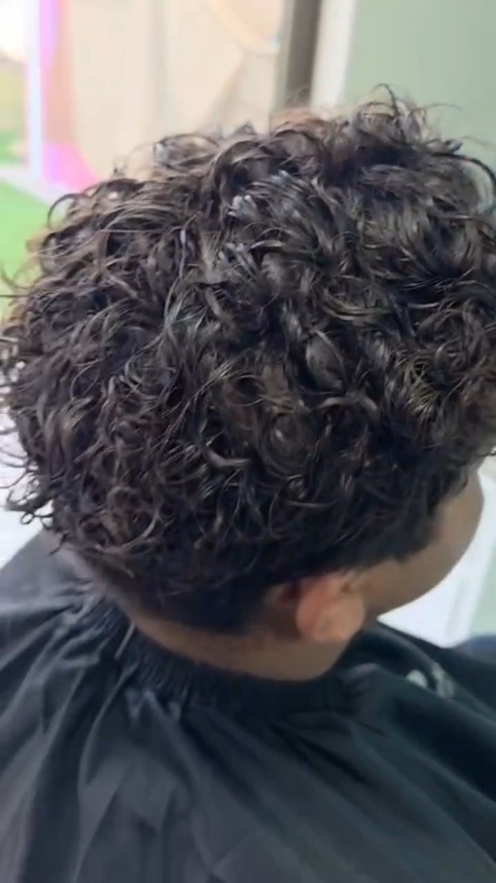 ✨ Rizos con personalidad. ✨

Hoy nuestro cliente renovó por completo su estilo con una permanente masculina, logrando un look con textura, volumen y movimiento natural. 🔥
Un servicio ideal para quienes buscan un cambio moderno y fácil de peinar.

💇‍♀️ Trabajo realizado por Dominique Castillo
📲 @velvet_bydomi

📍 Salón Amanda
🌐 www.salonamanda.cl⁠�

¿Te atreves a cambiar de look? Agenda tu hora y descubre cómo una permanente puede transformar tu estilo.

#SalonAmanda #PermanenteMasculina #RizosHombre #CabelloRizado #CambioDeLook PeluqueriaChile HairTransformation RizosNaturales EstiloMasculino DominiqueCastillo en Salón Amanda, Pudahuel