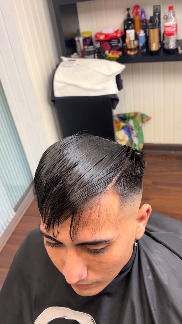 Perder el miedo a los cambios suma en tu vida si cuentas también una buena asesoría que esperas por un cambio dale like 👍 #barbería #ondulación #permanente #fade en Sion Barbería, Viña del Mar