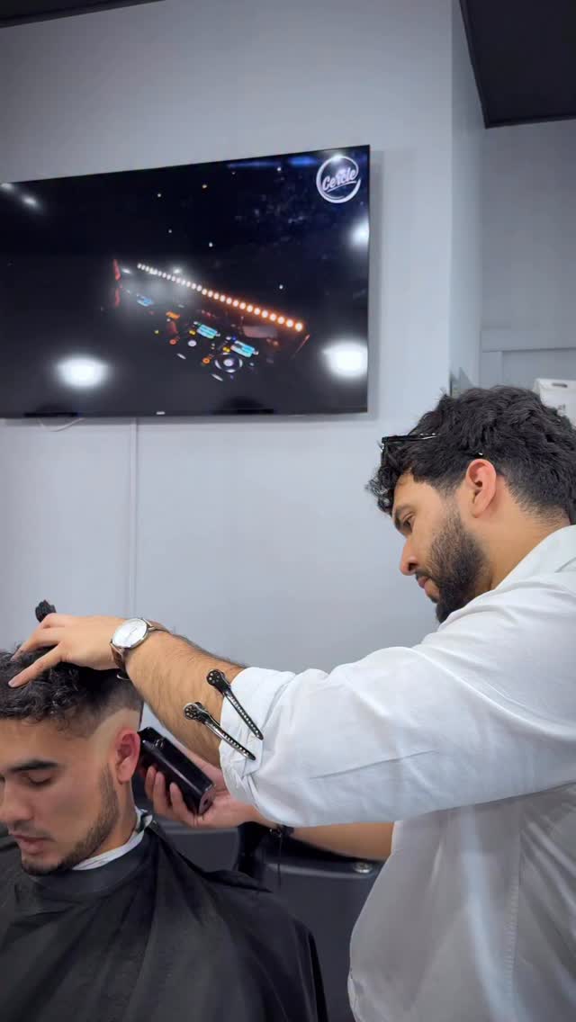 Arte en @viggo_mhc 
.
.
@not.a.personal 
@barberoyimber 
@luisgomezbarber 
@lagiuli70 en Viggo Men's Hair Club, Las Condes