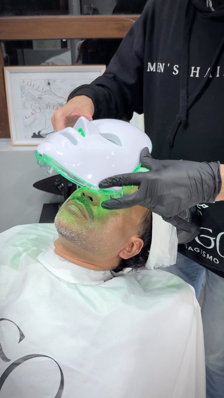 Limpieza facial / skin reset LED en Viggo Men's Hair Club, Las Condes