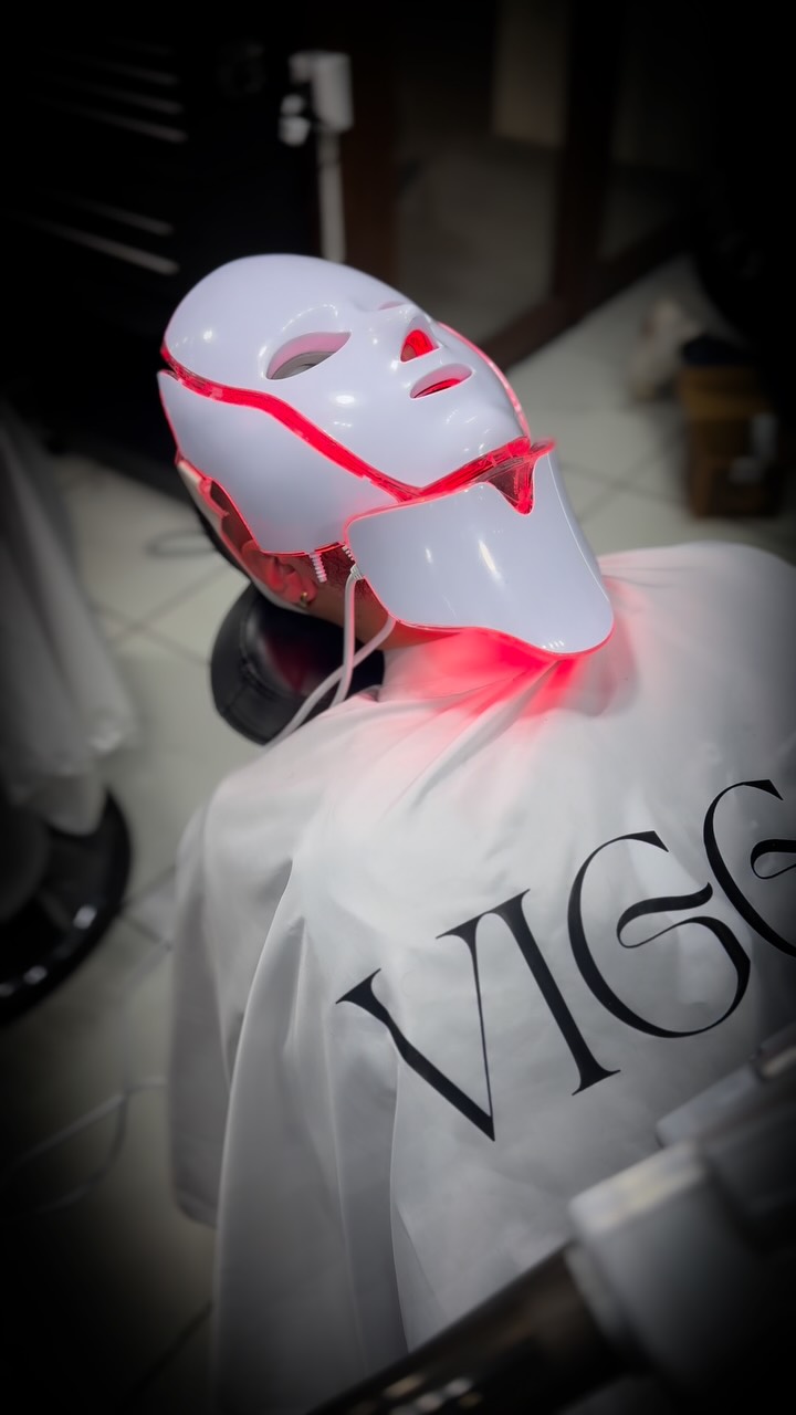 Tratamiento facial con máscara led.

Se une a nuestro gran procedimiento los mejores productos para un skin care completo de @slickgorilla_latam en Viggo Men's Hair Club, Las Condes