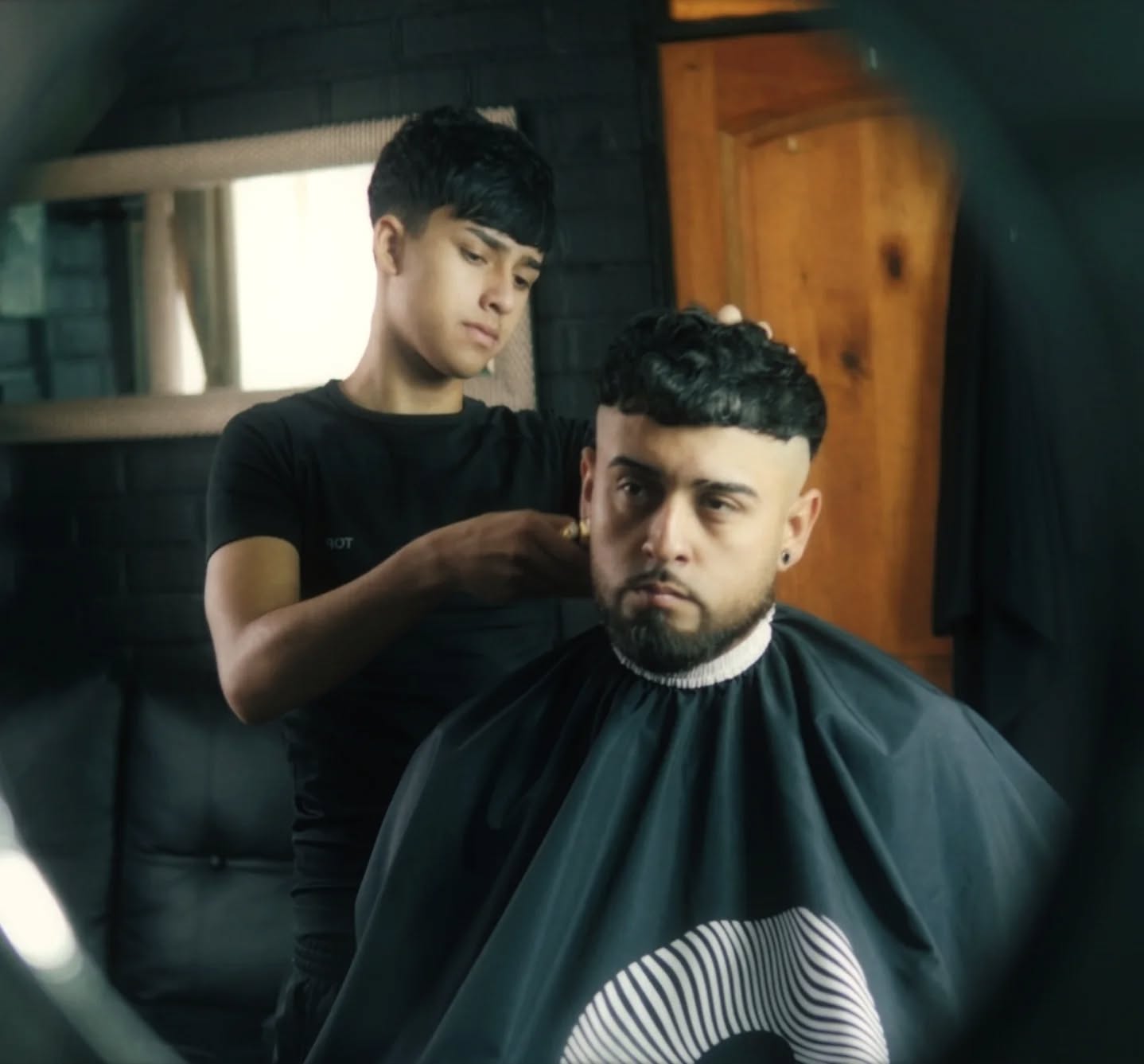 ATENCIÓN QUILLOTA Y ALREDEDORES!!!⬇️
.
⛩️HORAS DISPONIBLES TODOS LOS DIAS⛩️
.
ESTE AÑO NUEVO RECIBELO CON EL MEJOR ESTILO JUNTO A LOS PROFESIONALES DE OTRO CORTE BARBERÍA!
.
TE ESPERAMOS! en Yūgen Studio, Quillota