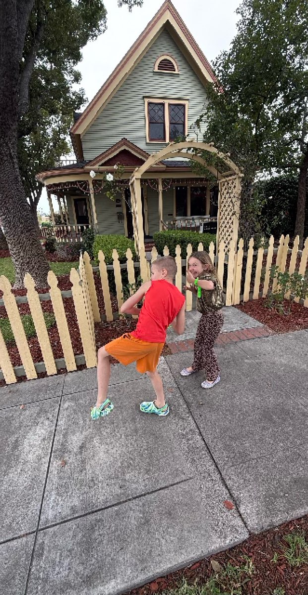 Orange California Scavenger Hunt के स्कैवेंजर हंट की तस्वीरें