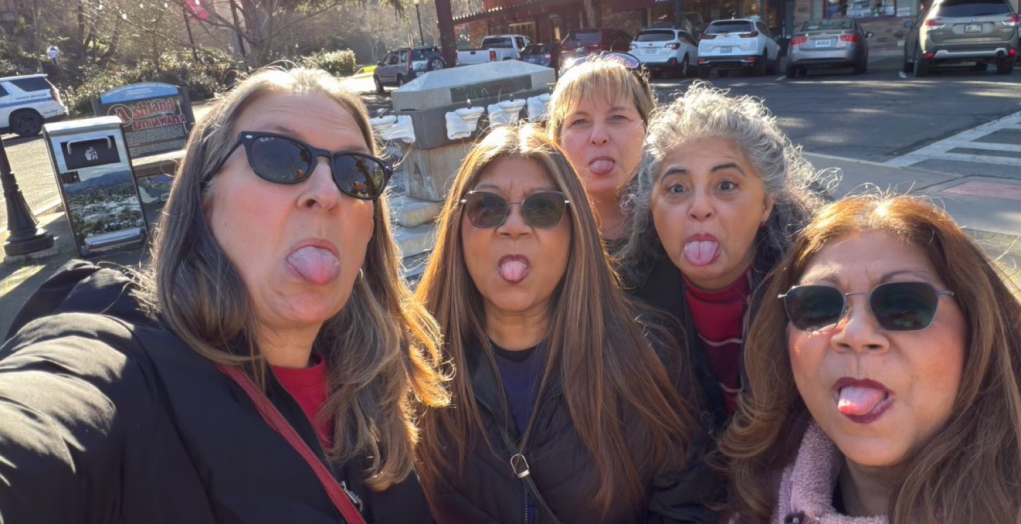 &Phi;&omega;&tau;&omicron;&gamma;&rho;&alpha;&phi;ί&epsi;&sigmav; &kappa;&upsi;&nu;&eta;&gamma;&iota;&omicron;ύ &theta;&eta;&sigma;&alpha;&upsi;&rho;&omicron;ύ &sigma;&tau;&omicron; Ashland Oregon