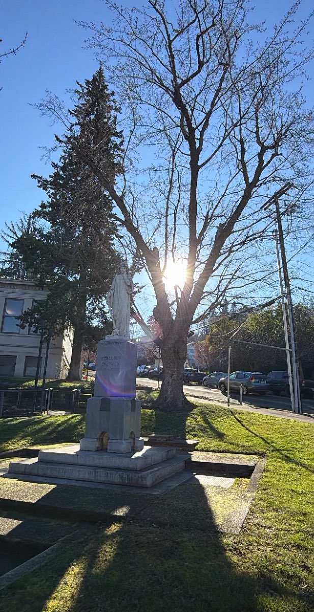 &Phi;&omega;&tau;&omicron;&gamma;&rho;&alpha;&phi;ί&epsi;&sigmav; &kappa;&upsi;&nu;&eta;&gamma;&iota;&omicron;ύ &theta;&eta;&sigma;&alpha;&upsi;&rho;&omicron;ύ &sigma;&tau;&omicron; Ashland Oregon