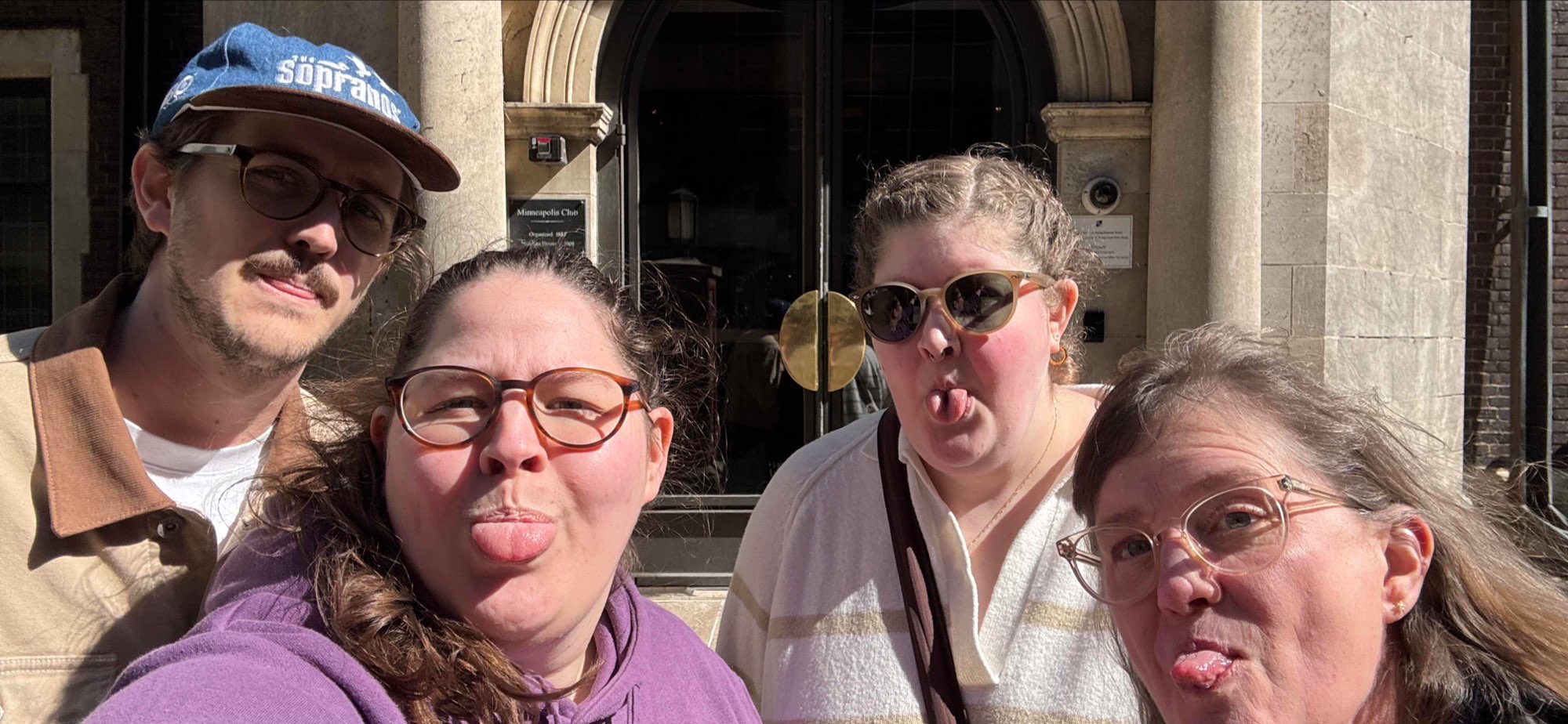 team building scavenger hunt