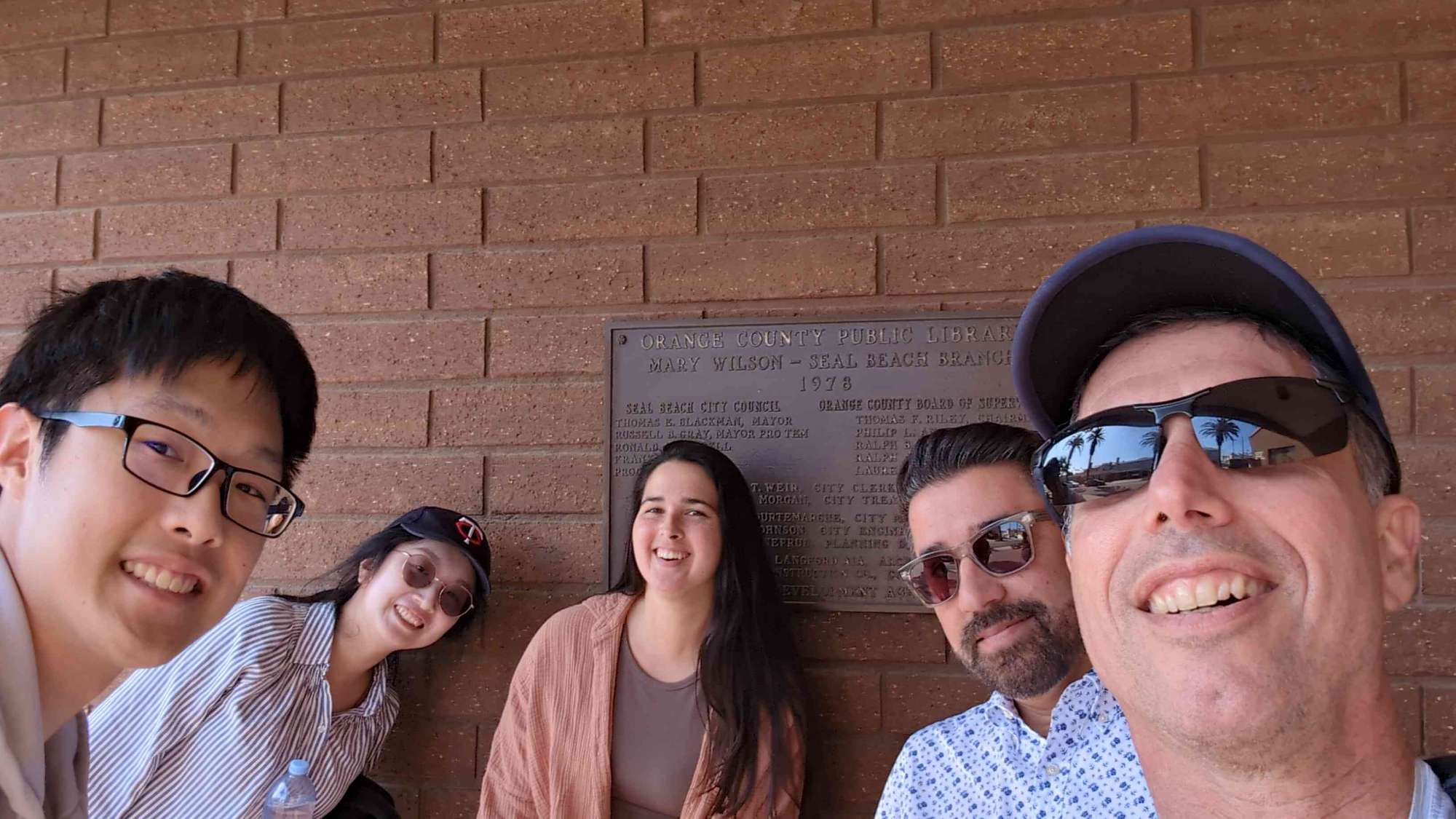 &Phi;&omega;&tau;&omicron;&gamma;&rho;&alpha;&phi;ί&epsi;&sigmav; &tau;&omicron;&upsi; &kappa;&upsi;&nu;ή&gamma;&iota; &theta;&eta;&sigma;&alpha;&upsi;&rho;&omicron;ύ Seal Beach Scavenger Hunt