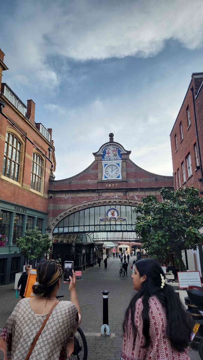 Royal Holloway, University of London Scavenger Hunt scavenger hunt photos
