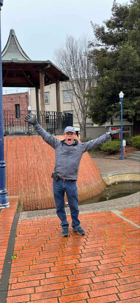 Fotografii ale v&acirc;n&abreve;torii de comori Eureka California