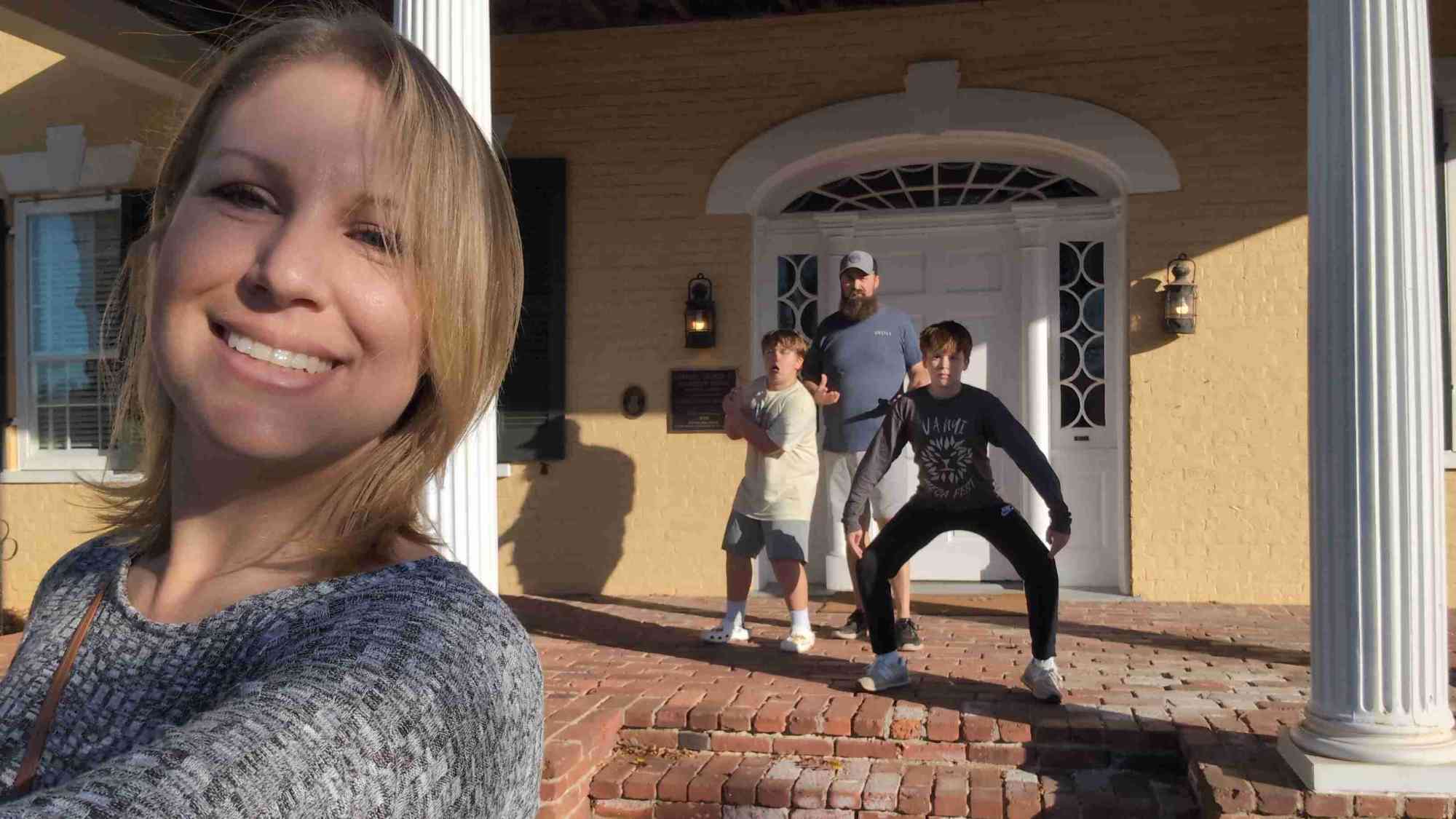 v&acirc;n&abreve;toare de comori pentru team building