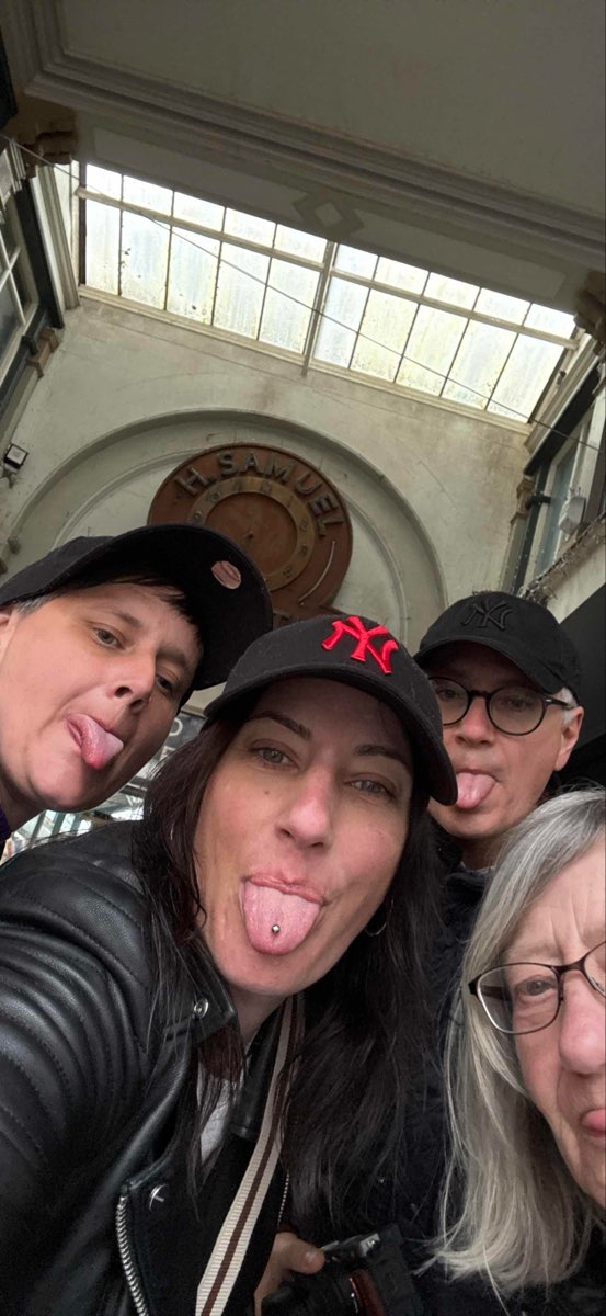 team building scavenger hunt